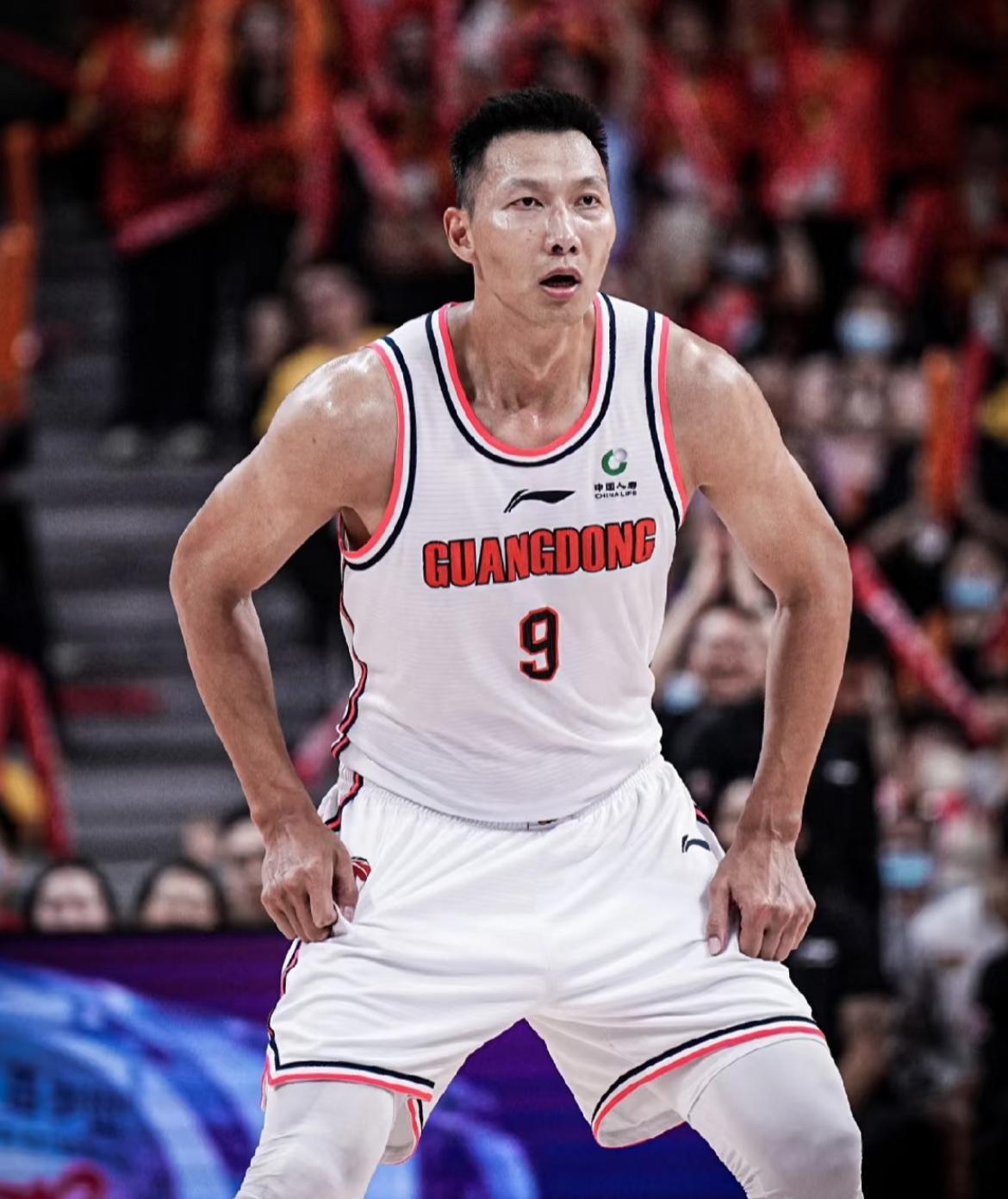 篮球明星因表现突出获赞誉，成为球队核心的简单介绍